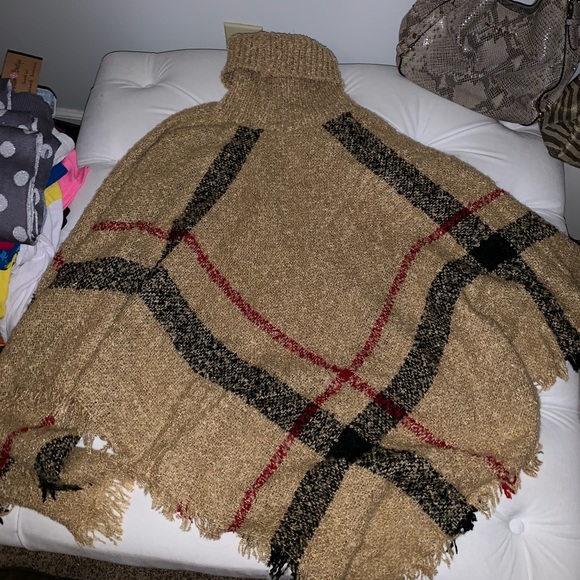 Knitted Plaid Poncho - Picture 3 of 3